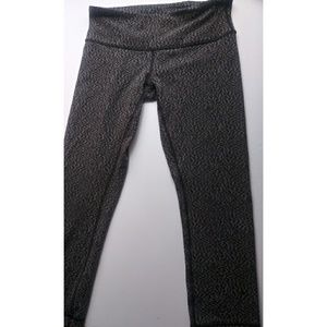 Lululemon Wunder Under cropped leggings sz 6